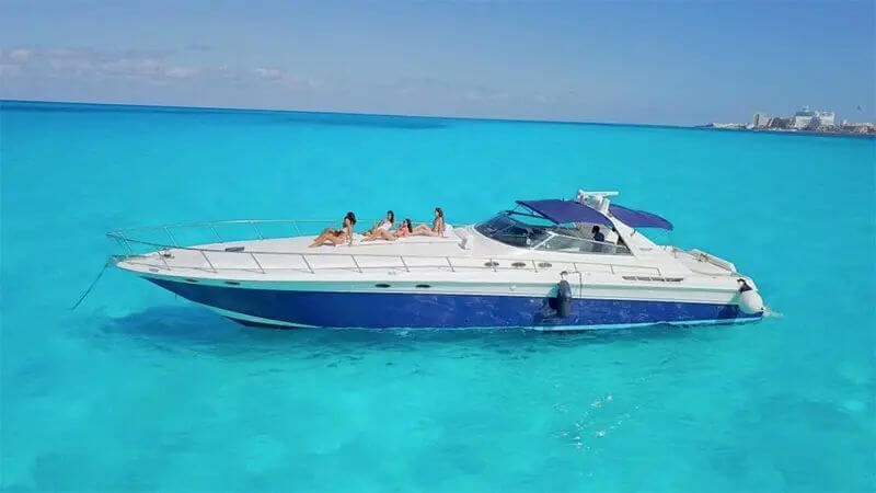 Yate de lujo de 54 pies para grupos grandes en el Caribe de la Riviera Maya