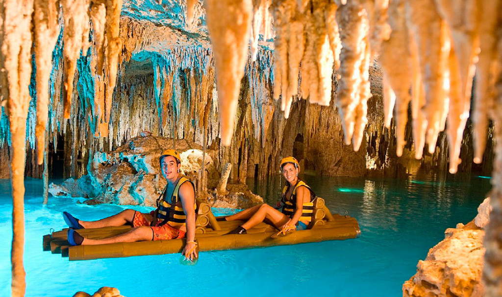 Parque de aventura ecológico en la Riviera Maya con ríos subterráneos